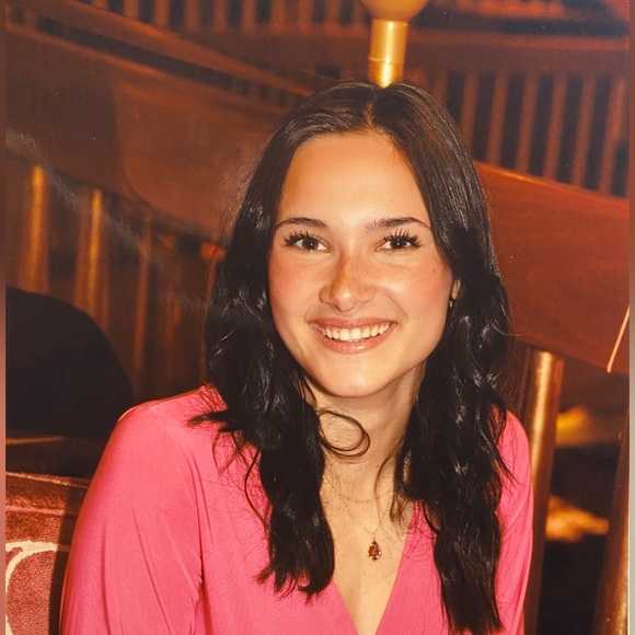 Profile Picture of Abigail Dettelbach (@dettelbachabi) on Poshmark