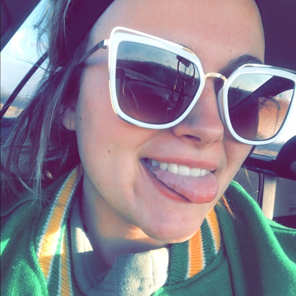 Profile Picture of Tracy Munsterman (@tmunsterman13) on Poshmark