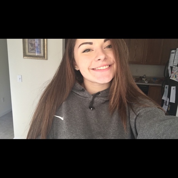 Profile Picture of Madison Cuocolo (@madisoncuocolo) on Poshmark