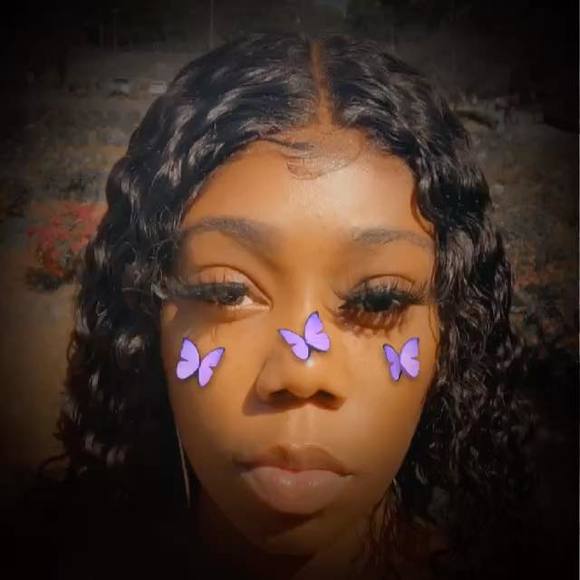 Profile Picture of Candice Shuler (@kandikakess) on Poshmark