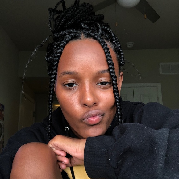 Profile Picture of Hannah Sigmon (@h_sigmon) on Poshmark