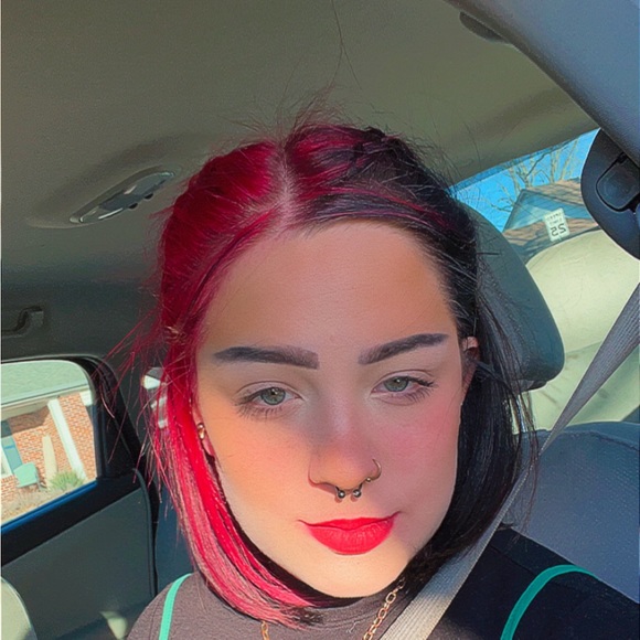 Profile Picture of Aidan Dee (@adee093) on Poshmark