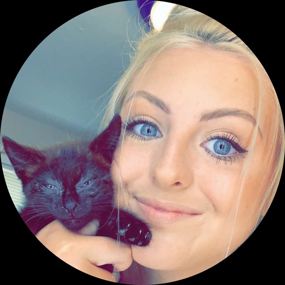 Profile Picture of Alyssa Lamonds (@alamonds3) on Poshmark