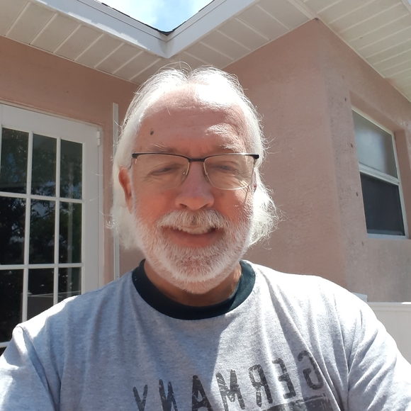 Profile Picture of Larry Clausius (@larryclausius51) on Poshmark