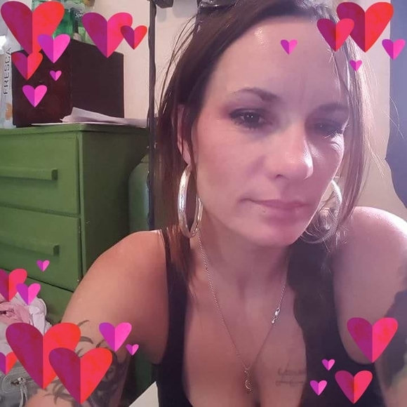 Profile Picture of Suzanne Weaver (@suzanneweaver35) on Poshmark