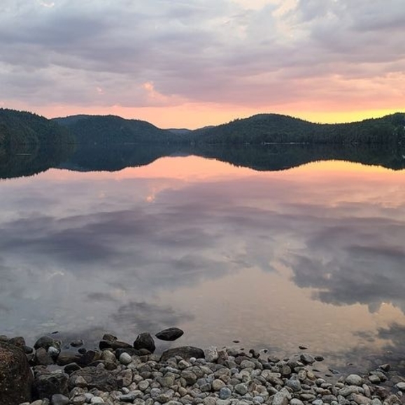 Profile Picture of Kena Kena (@guiademb) on Poshmark