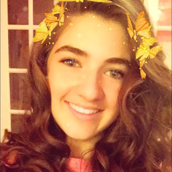 Profile Picture of Gabrielle Olivastro (@golivastro2020) on Poshmark