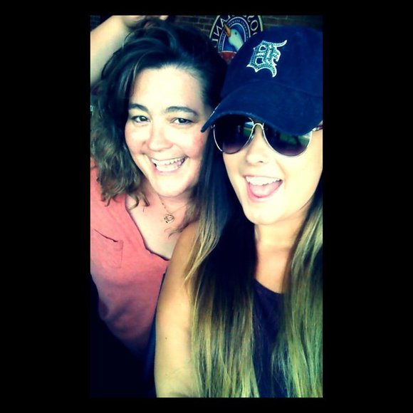 Profile Picture of Deb Roginski (@debrog23) on Poshmark