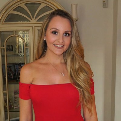 Profile Picture of Danielle Upton (@DanielleeeUpton) on Twitter
