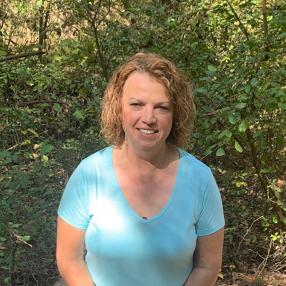 Profile Picture of Tracie Hayes (@tracie_hayes) on Poshmark