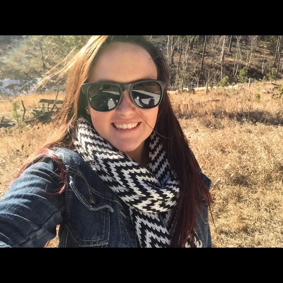 Profile Picture of Carolyn Gdaniec (@cgdaniec2014) on Poshmark