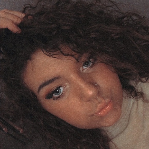 Profile Picture of Haley Branagan (@haleybranagan) on Poshmark