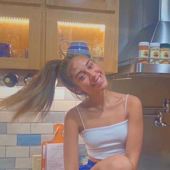 Profile Picture of Reya Lanford (@reyalanford) on Poshmark