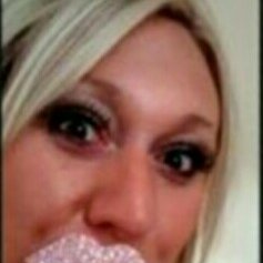 Profile Picture of Stacey Oakes (@smoey10) on Twitter