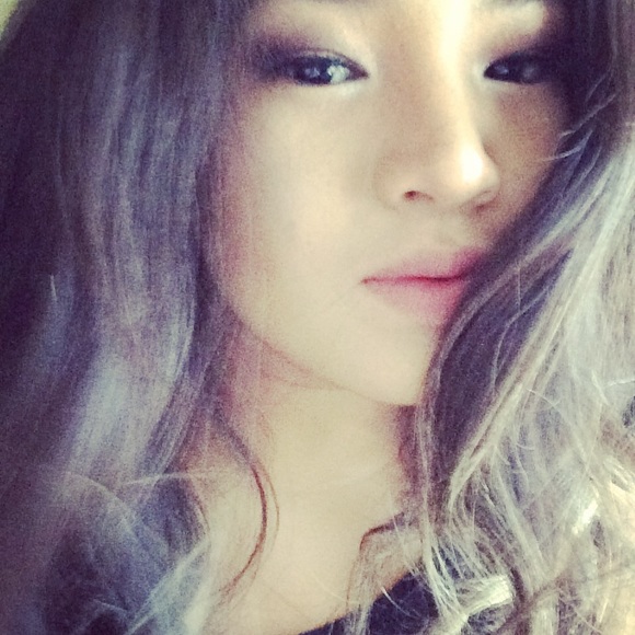 Profile Picture of Amanda Taing (@amanda_t315) on Poshmark