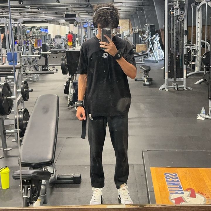 Profile Picture of Aron (@aronenke) on Tiktok