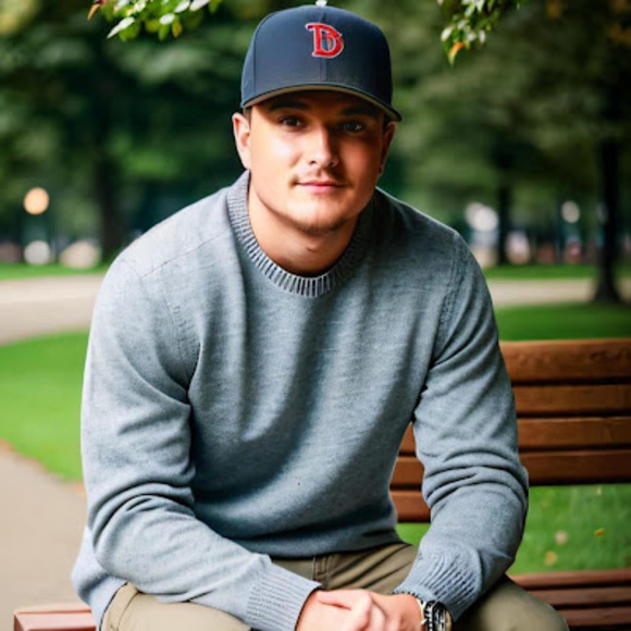 Profile Picture of Matthew Hood (@matthewhood444) on Poshmark