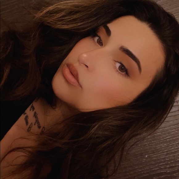 Profile Picture of Selena Carter (@selena_carter) on Poshmark