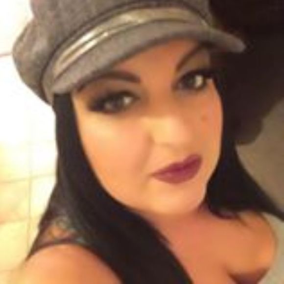 Profile Picture of Ayida Boyajian (@lvlvr) on Poshmark