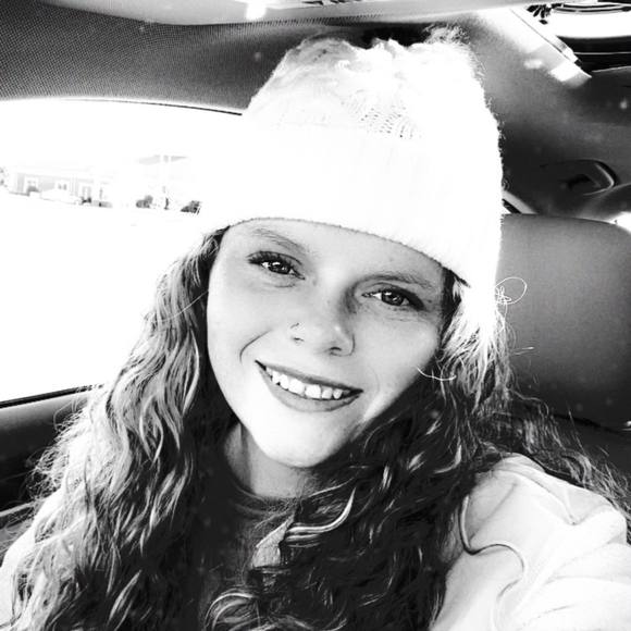 Profile Picture of Mckenna Verhulst (@mckennaverhulst) on Poshmark