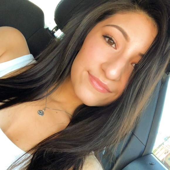 Profile Picture of Constance Perez (@coperez18) on Poshmark