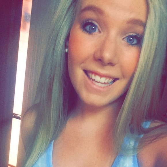 Profile Picture of Hanna Sebastian (@hannasebastian) on Poshmark