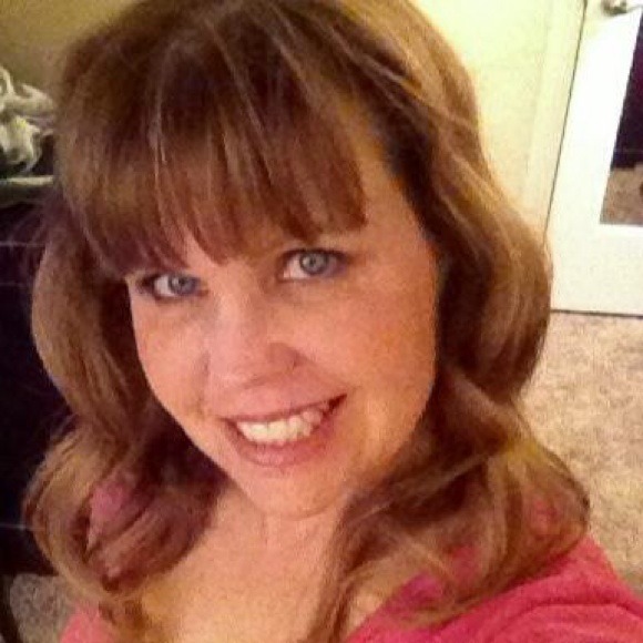 Profile Picture of Jerri Gralak (@jerri_sue) on Poshmark