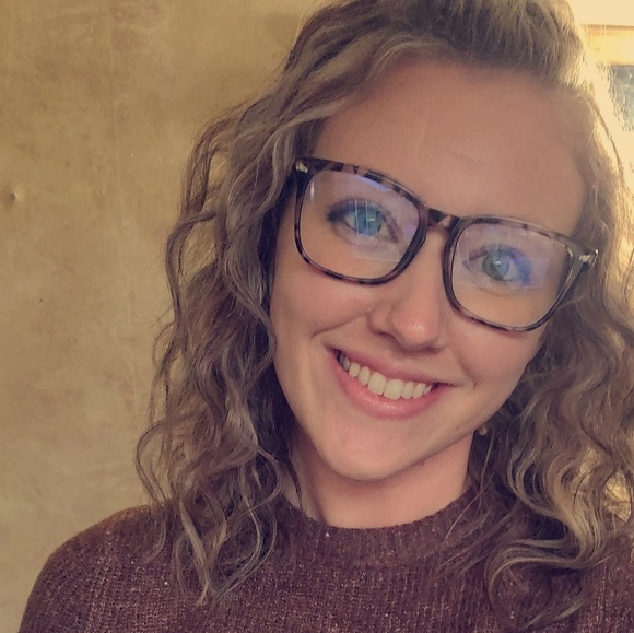 Profile Picture of Taylor Pflaum (@tpflaum) on Poshmark