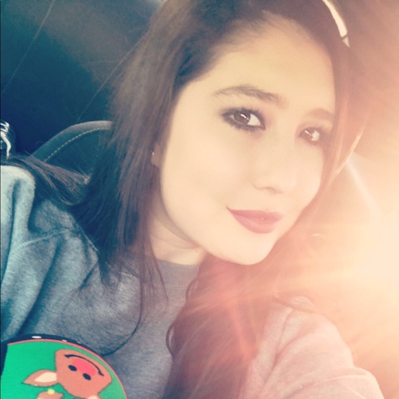 Profile Picture of Kaila Hjalmarson (@khjalmarson01) on Poshmark