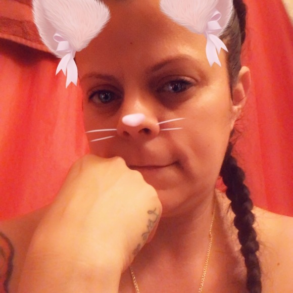 Profile Picture of Yazmin Colon (@yazz2007) on Poshmark