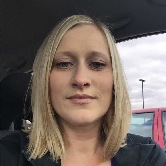 Profile Picture of Jessica Mazurowski (@jessica_c_m) on Poshmark