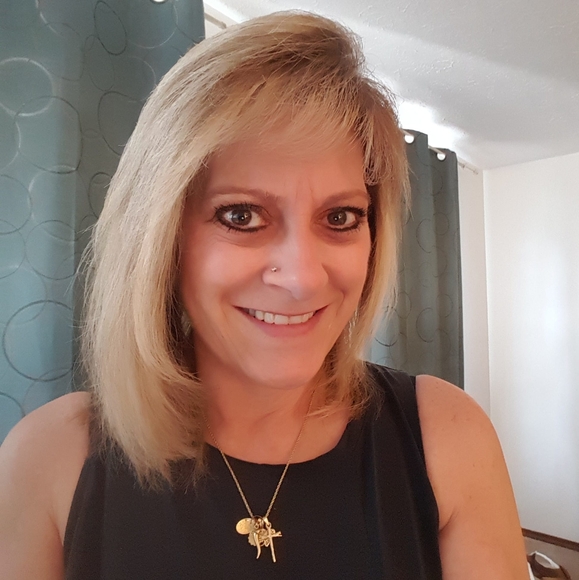 Profile Picture of Sandra Piccolo (@spiccoli) on Poshmark