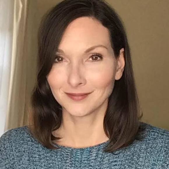 Profile Picture of Robin Parker (@robinparker2016) on Poshmark