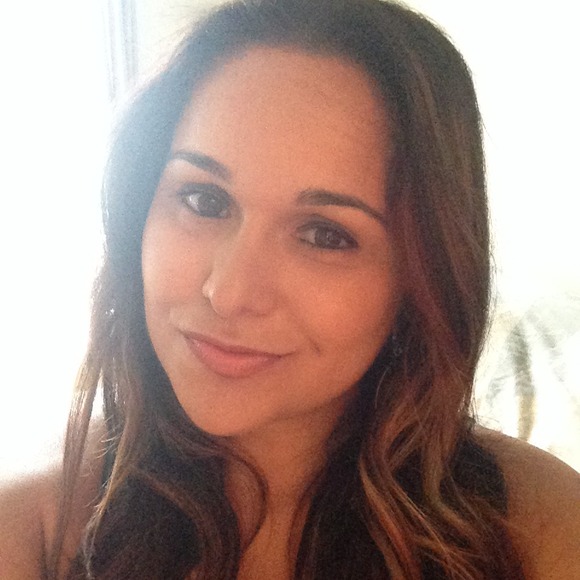 Profile Picture of Ichelle Rubero (@ichibomb) on Poshmark