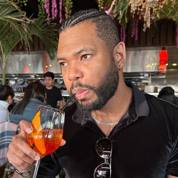 Profile Picture of Leon Lee (@leonlee280) on Poshmark