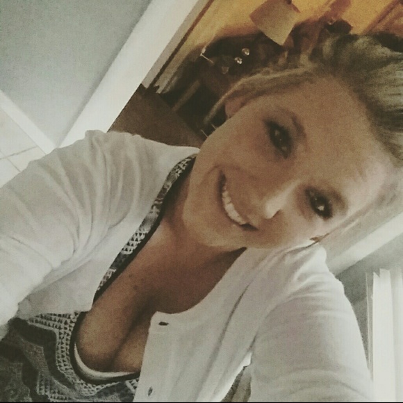 Profile Picture of Kala Moore (@kalamoore) on Poshmark
