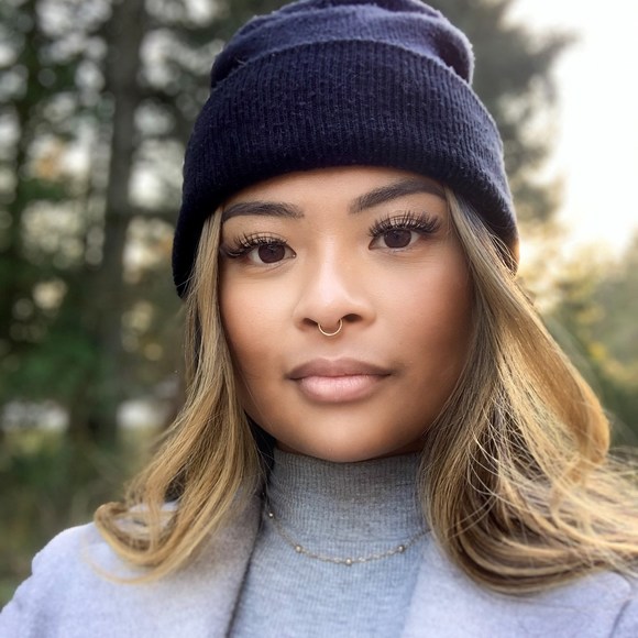 Profile Picture of Ronadine Coronado (@ronadineco) on Poshmark