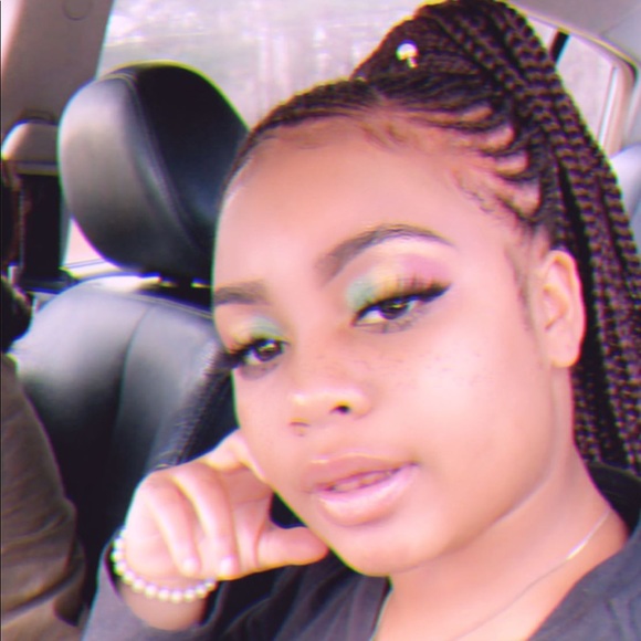 Profile Picture of Jayla Calmes (@jayla_calmes20) on Poshmark