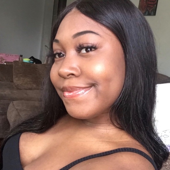 Profile Picture of Lani Wright (@laniyahwright) on Poshmark
