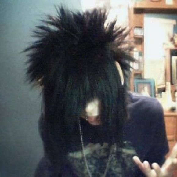 Profile Picture of Valentine xd Torales (@emok1ddddxddd) on Poshmark