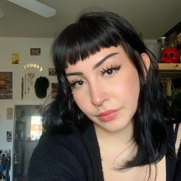 Profile Picture of Alia Strovers (@aliaaa222) on Poshmark