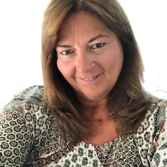 Profile Picture of Robin Purington (@robinmp27) on Poshmark