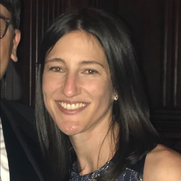 Profile Picture of Rebecca Schneider (@rebeccaschne493) on Poshmark