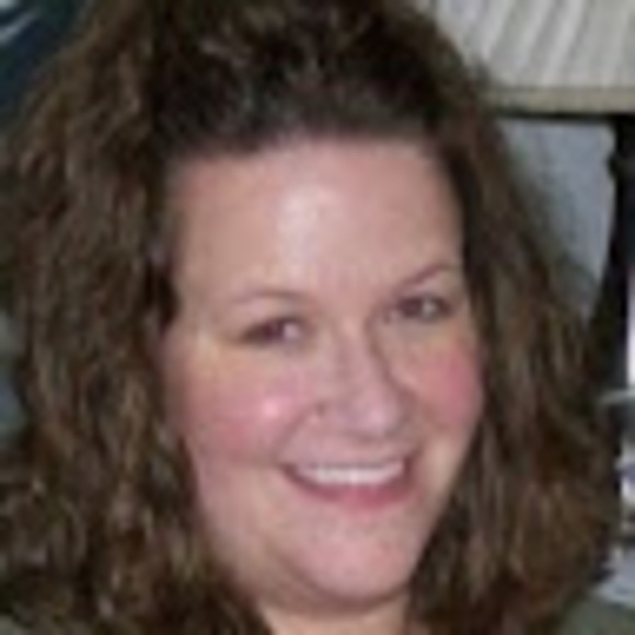 Profile Picture of Theresa Melohn (@theresamelohn) on Poshmark