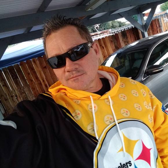 Profile Picture of Steven Bruce (@vanwnklee) on Poshmark