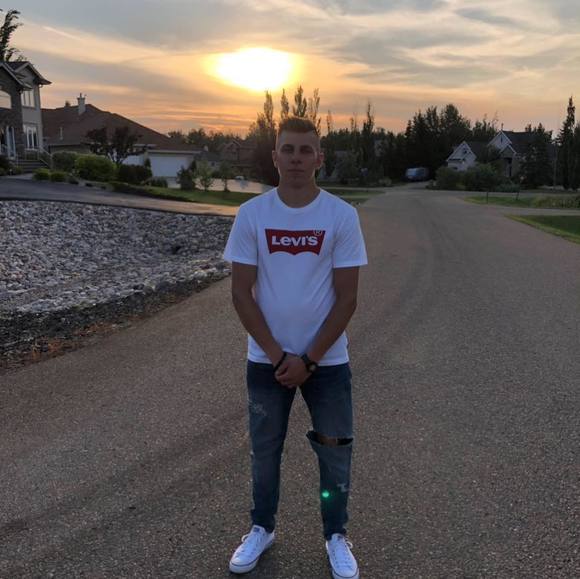 Profile Picture of Wojtek Hewak (@hewakwojt) on Poshmark