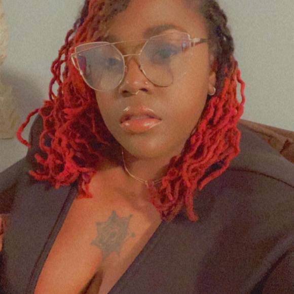 Profile Picture of Sojier Rozell (@srozellg) on Poshmark