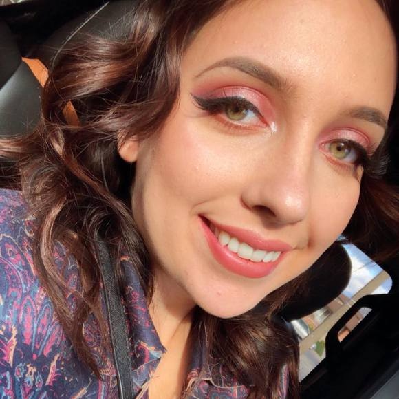 Iris Bucco - Poshmark Profile Picture of Iris Bucco (@irisbuccoxo) on Poshmark