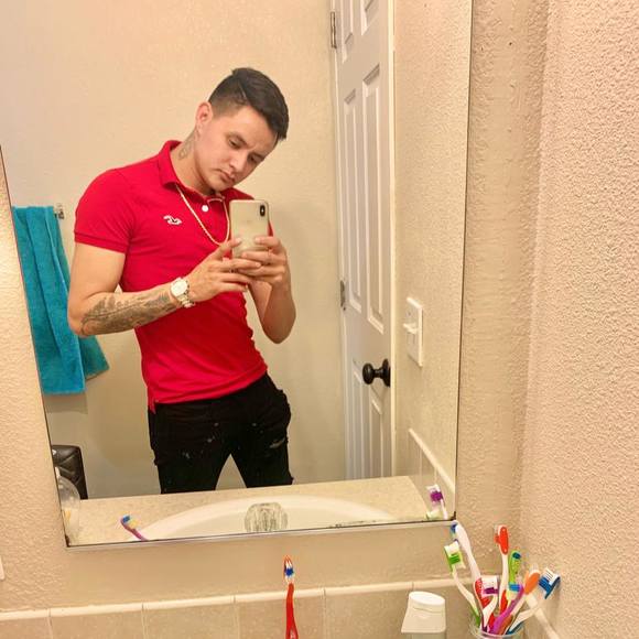 Profile Picture of Raul Wong (@raul97) on Poshmark