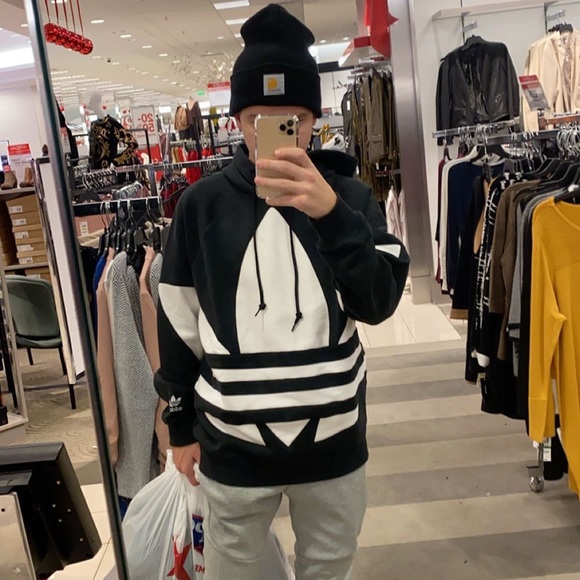 Profile Picture of Dillon Arnold (@dillona25) on Poshmark